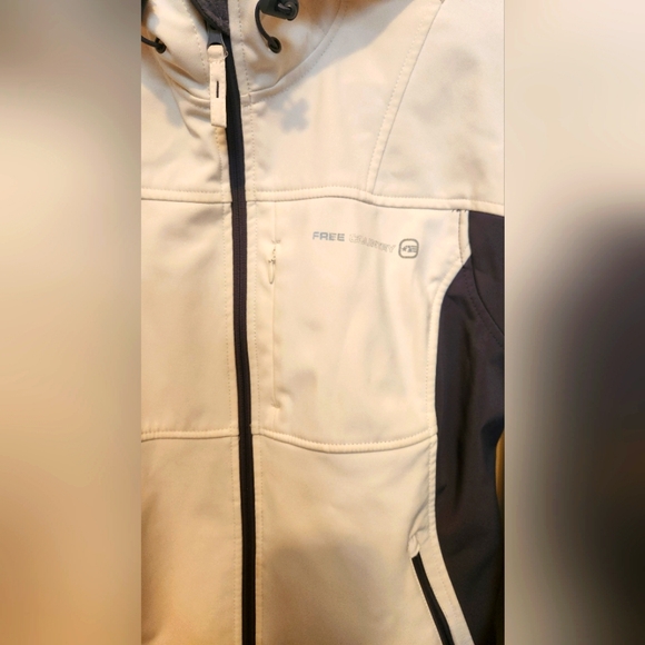 Free Country Women's Softshell Jacket - Picture 2 of 7